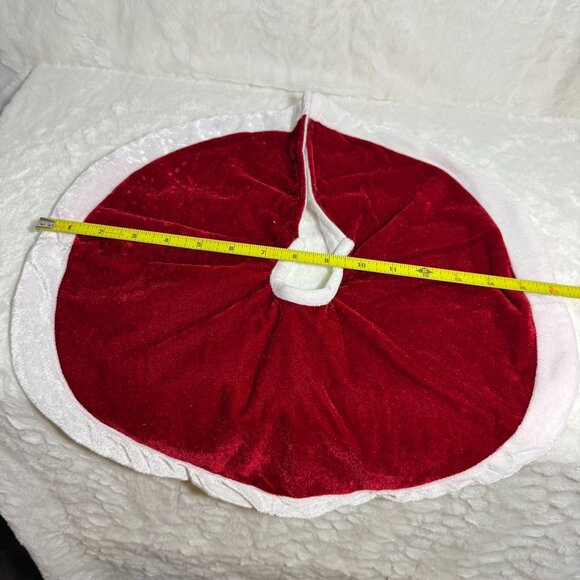 Mini Red & White Velvet Christmas Tree Skirt With Hook & Loop Closure - Picture 6 of 7